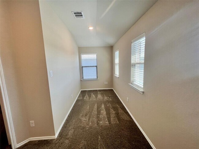 Building Photo - 5100 Lazy Ct Dr