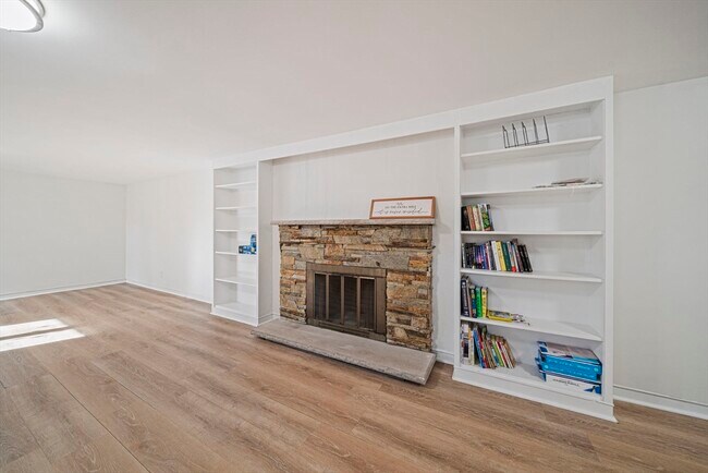 Building Photo - 66 Roosevelt Rd