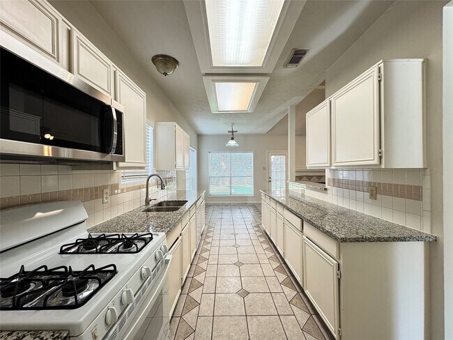 Building Photo - 16315 Cobble Springs Ct