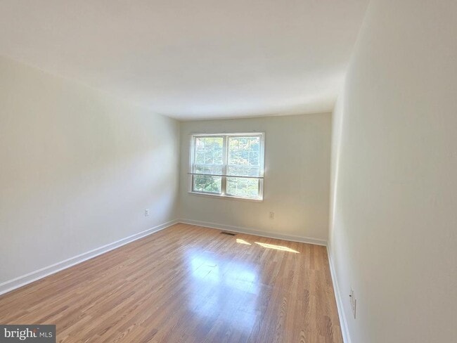 Building Photo - 5814 Tudor Ln