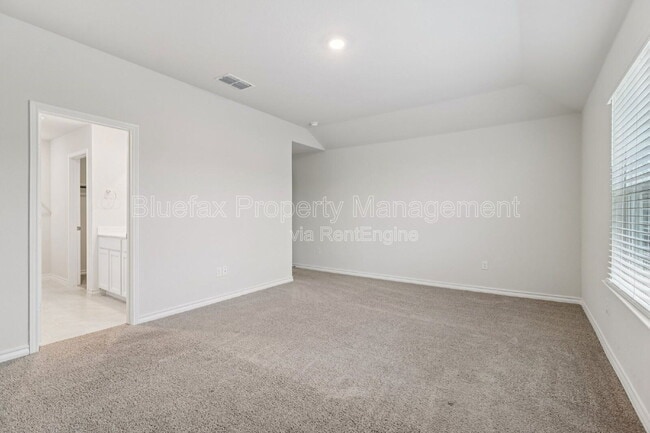 Building Photo - 11319 War Emblem