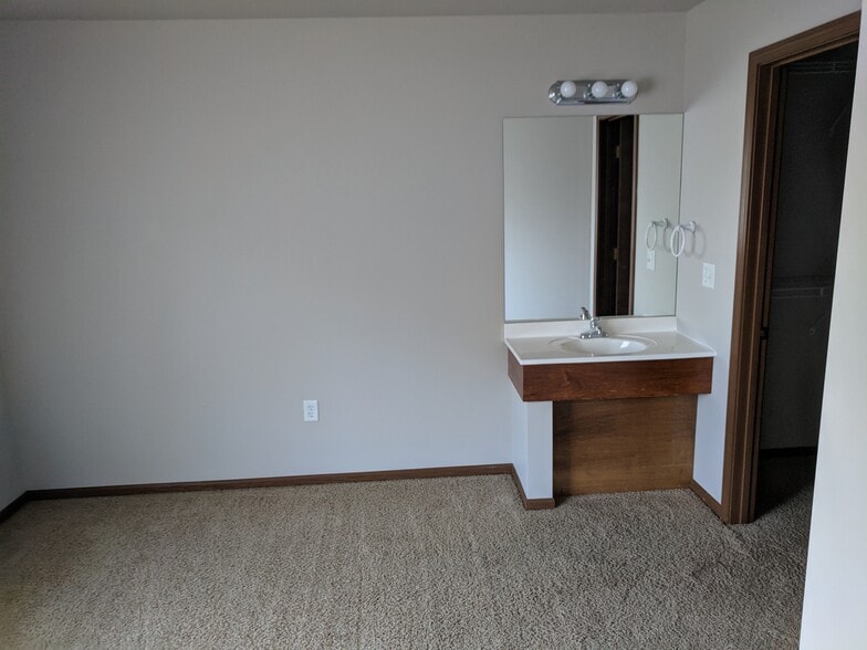 Building Photo - 2401 Stadium Pl