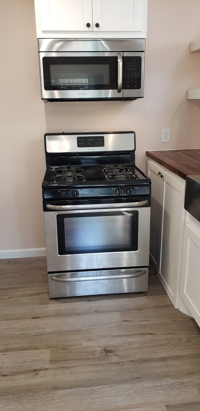 Kitchen - 14254 Daniels Rd