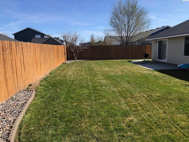 Building Photo - Nice Home, Yard care Included