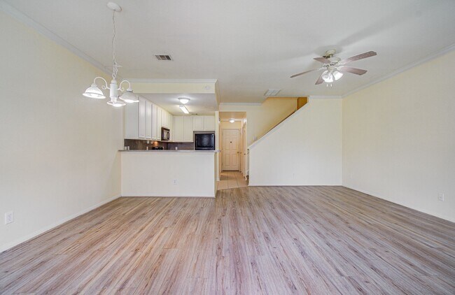 Building Photo - Affordable 3-Bedroom Townhome in Prime Missouri City Location