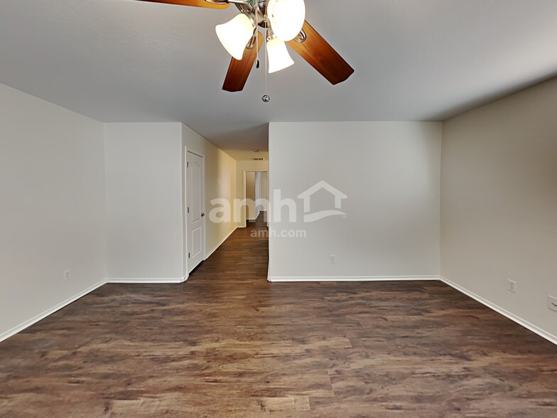 Building Photo - 10131 E Isleta Ave