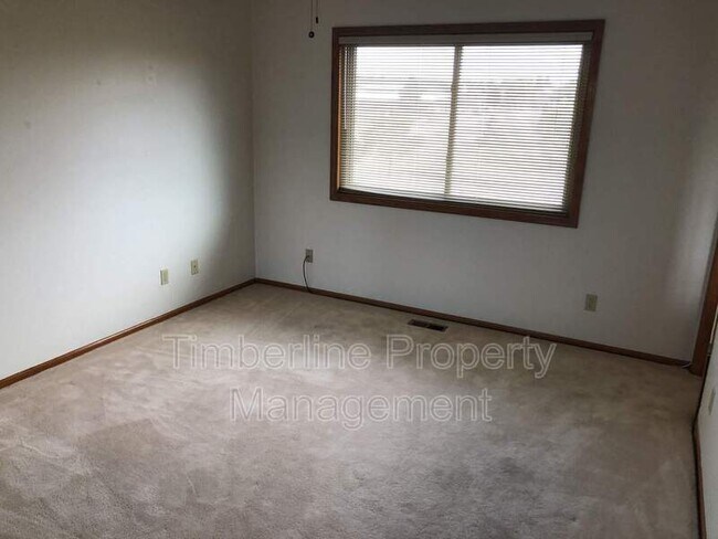 Building Photo - 17960 Bakers Farm Rd