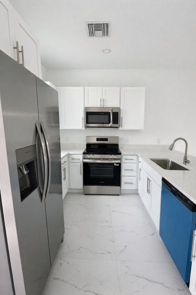 Building Photo - 4794 Jordan Ave S