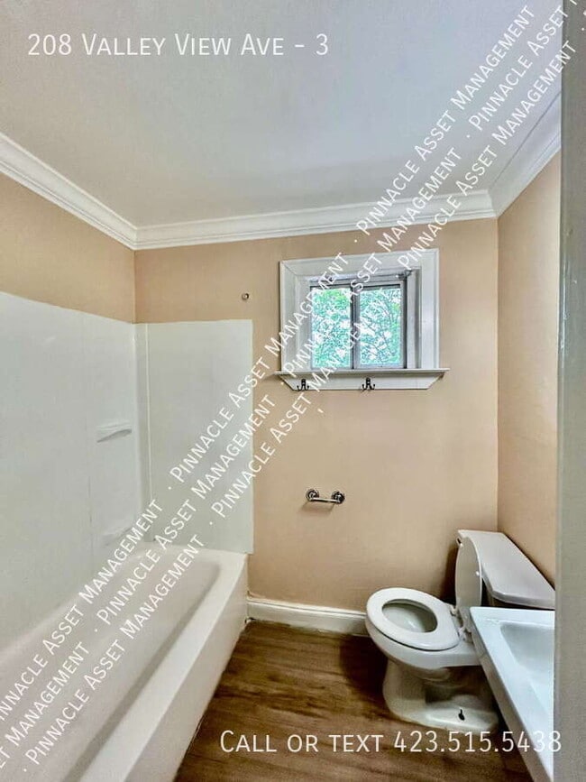 Building Photo - 208 Valley View Ave