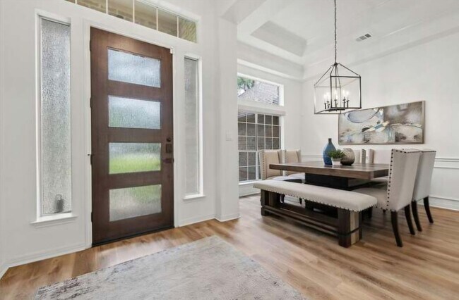 Building Photo - Gorgeous 4/BR 3/BA One-Level Home with Mod...