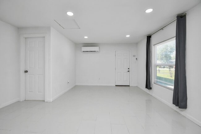 Building Photo - 11127 Melba Ln