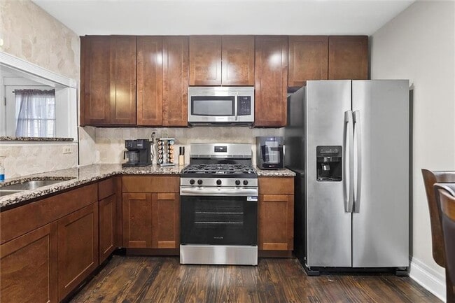 Building Photo - 867 Beecher St SW