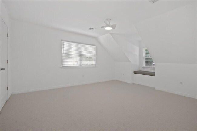 Building Photo - 133 Louise Dr