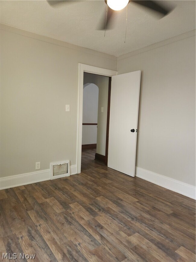 Building Photo - 614 Sanford Ave