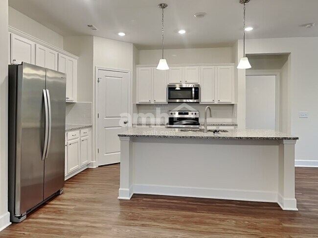 Building Photo - 3110 Esquire Dr