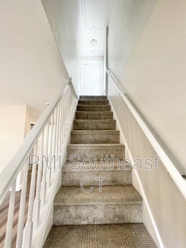 Building Photo - 253 Yantic St