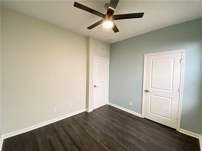 Building Photo - 4028 Tomoka Dr