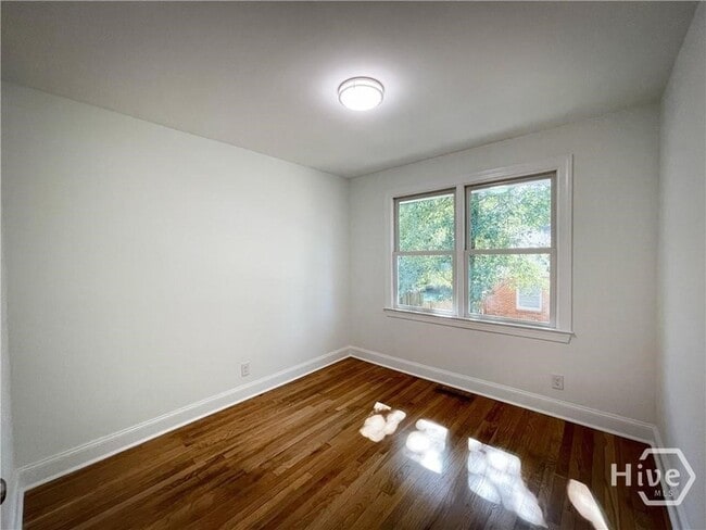 Building Photo - 1092 West Lake Dr