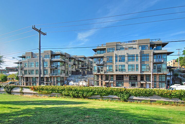 Building Photo - 1760 N Northlake Way