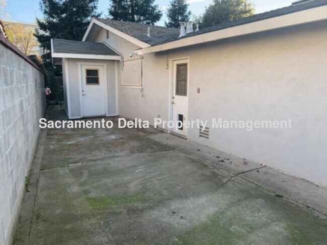 Building Photo - Spacious 3 bedroom, 2 Bath home in Citrus ...