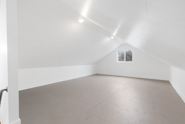 Building Photo - 620 Broadwater Ave