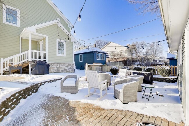 Building Photo - 229 N Myrtle Ave