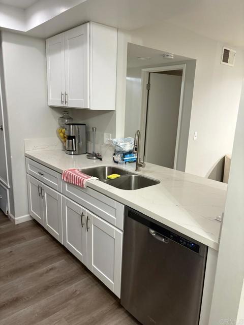 Building Photo - 2055 Lakeridge Cir