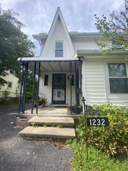 Primary Photo - 1232 Herman Ave