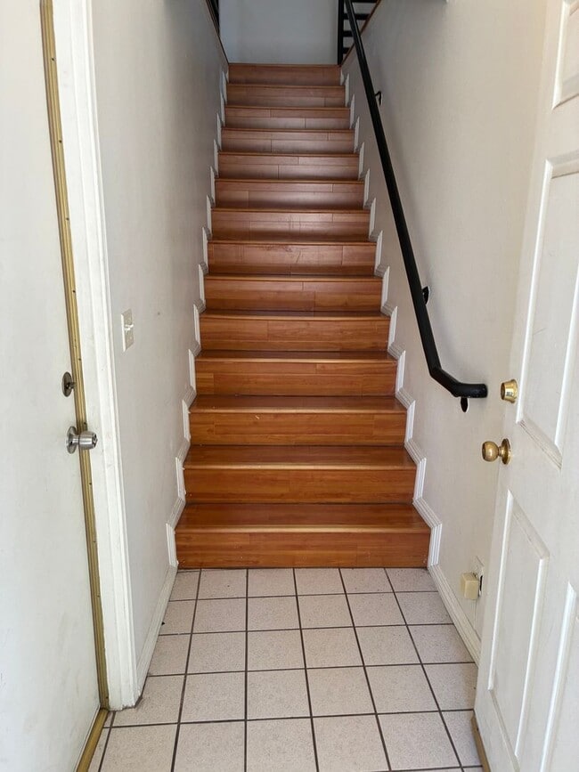 Building Photo - 607Ynez