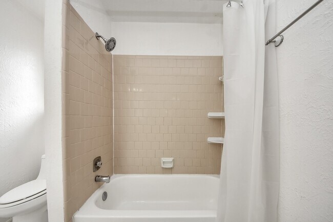 Building Photo - 15614 Barbarossa Dr