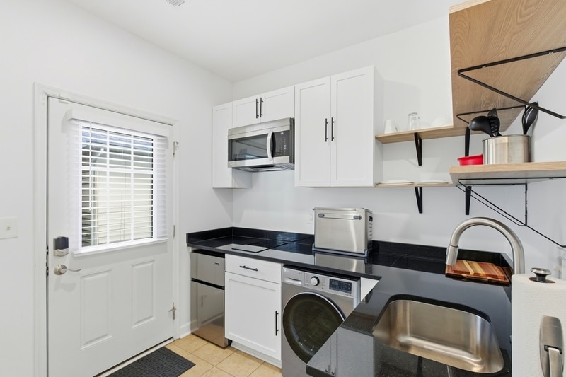 Building Photo - 613 Spectator Ave