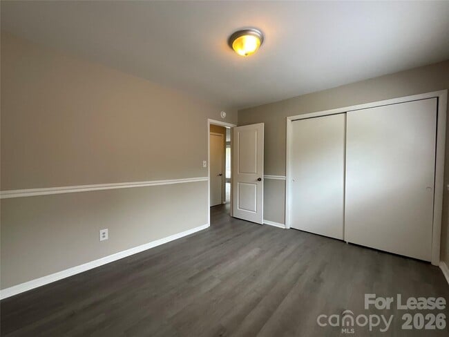 Building Photo - 4928 Malibu Dr