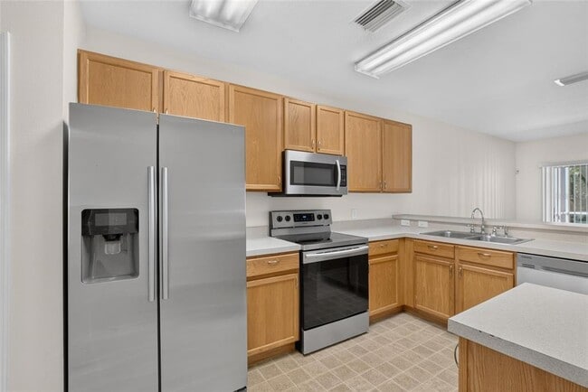 Building Photo - 15768 Fishhawk Falls Dr