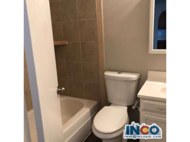 Building Photo - 1641 Ingalls St