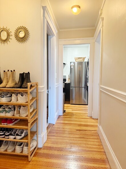 Building Photo - 25 Roslyn St