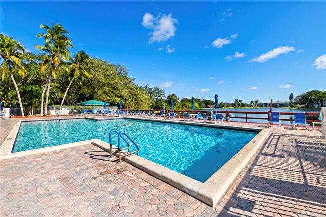 Building Photo - 1715 Whitehall Dr