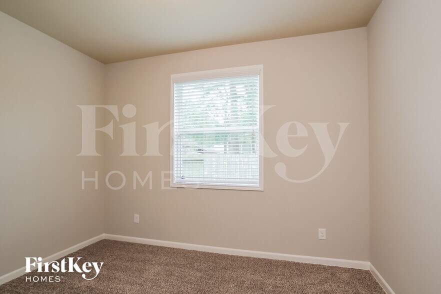 Building Photo - 16106 Broadwater Dr