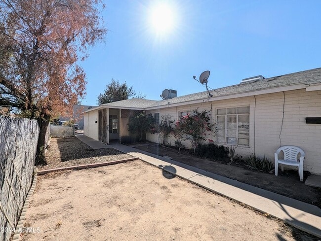 Building Photo - 1314 W Whitton Ave