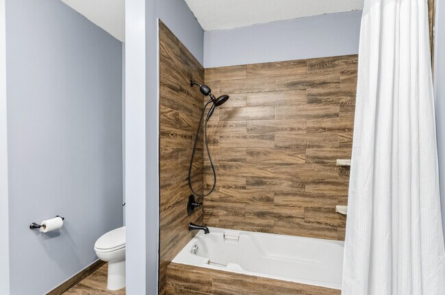 Building Photo - 5056 SW 141st Ave