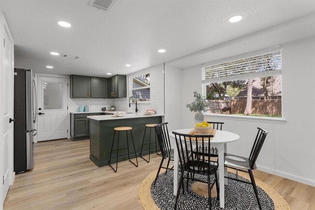 Building Photo - 9730 Anderson Village Dr