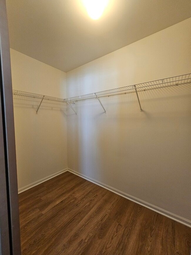 Building Photo - 852 Woodewind Dr