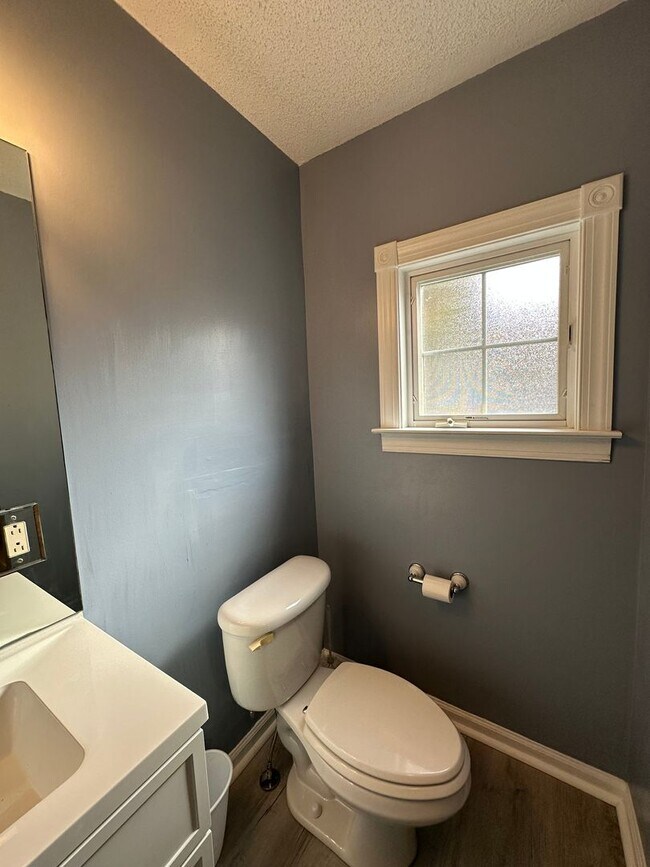 Building Photo - 2 Bed 2 Bath Fully Furnished Home