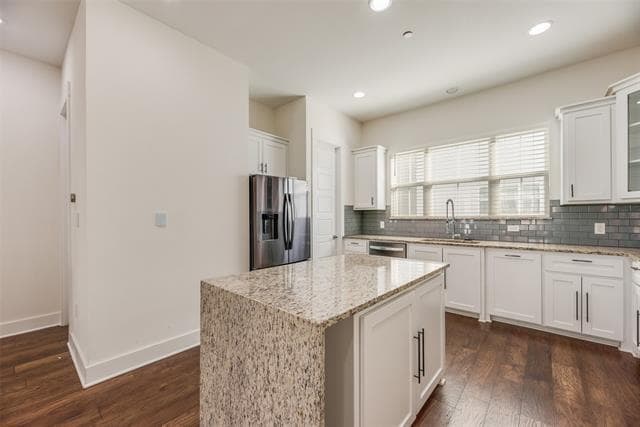 Building Photo - 214 Lanyard Dr