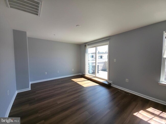 Building Photo - 5323 Smith's Cv Ln