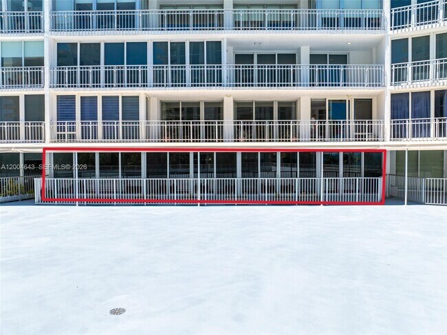 Building Photo - 600 Grapetree Dr