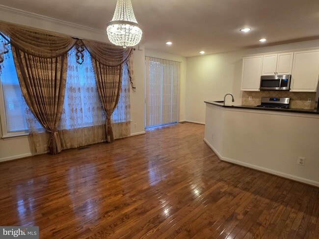 Building Photo - 43855 Chadwick Terrace