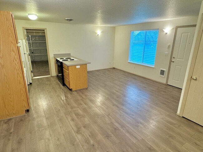 Building Photo - ROMAA01