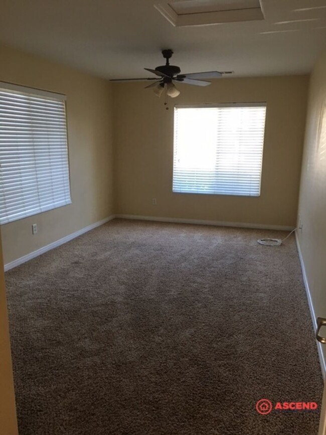 Building Photo - Amazing 5 Bedroom Home In Southwest!