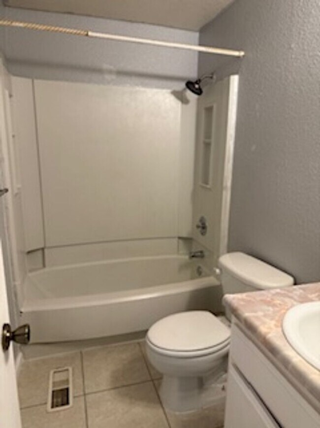 Building Photo - Three Bedroom Home Close to UNR