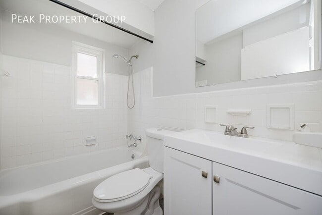 Building Photo - 5828 Ridge Ave